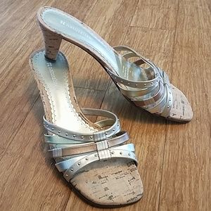 NATURALIZER Sana Open toe metallic sandal. 2.5” heel. Size 7.5